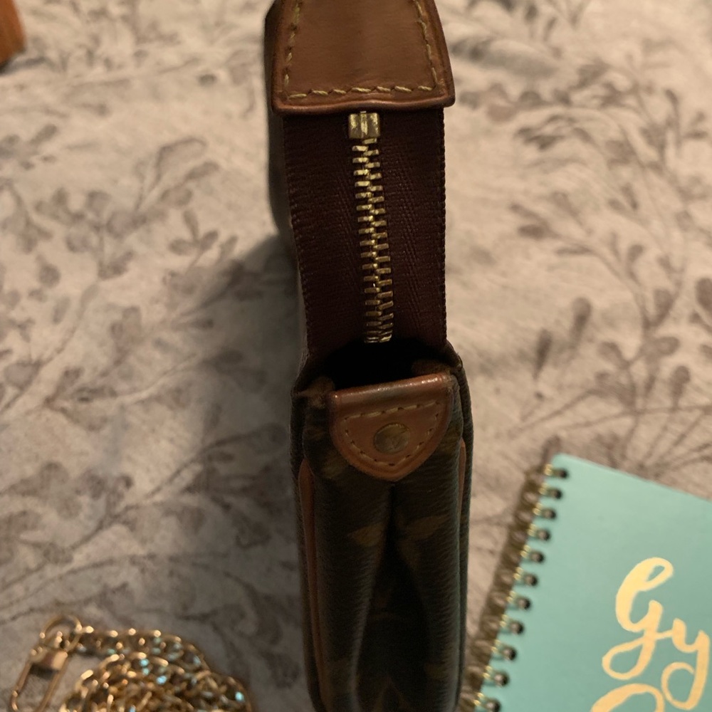 Louis Vuitton Eva Clutch - Picture 6 of 8